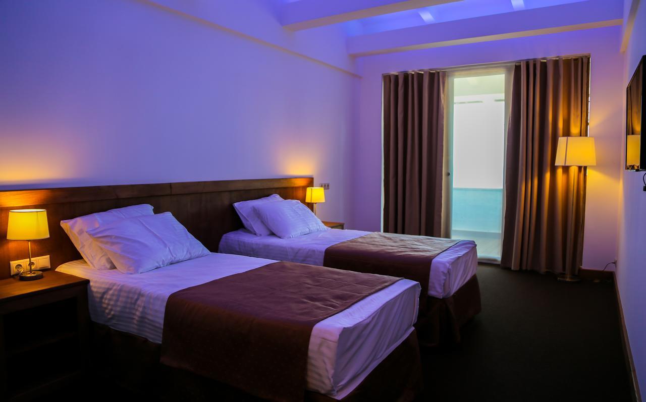 Dem Hotel ซุคุม ภายนอก รูปภาพ